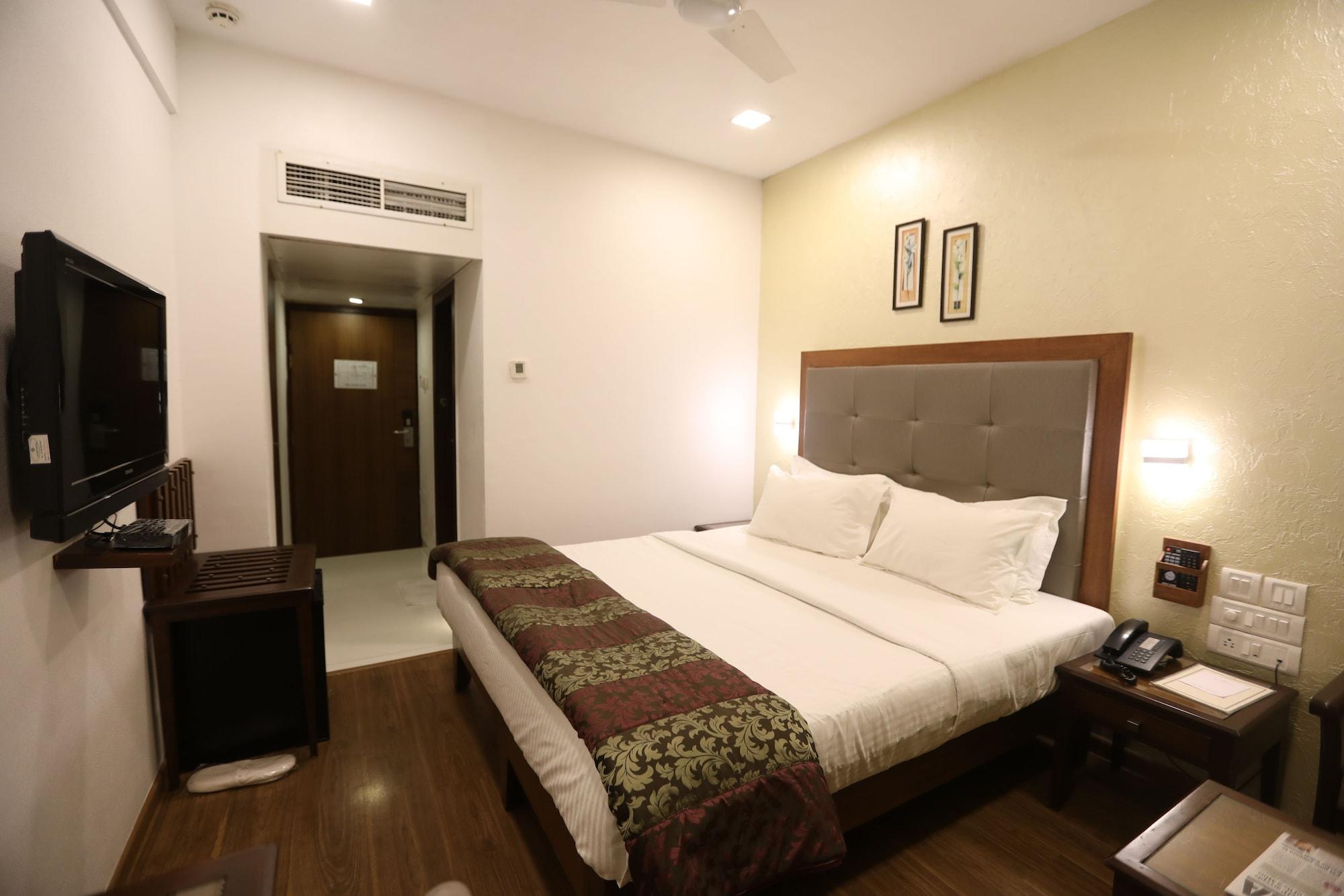 Citizen Hotel Mumbai Bagian luar foto