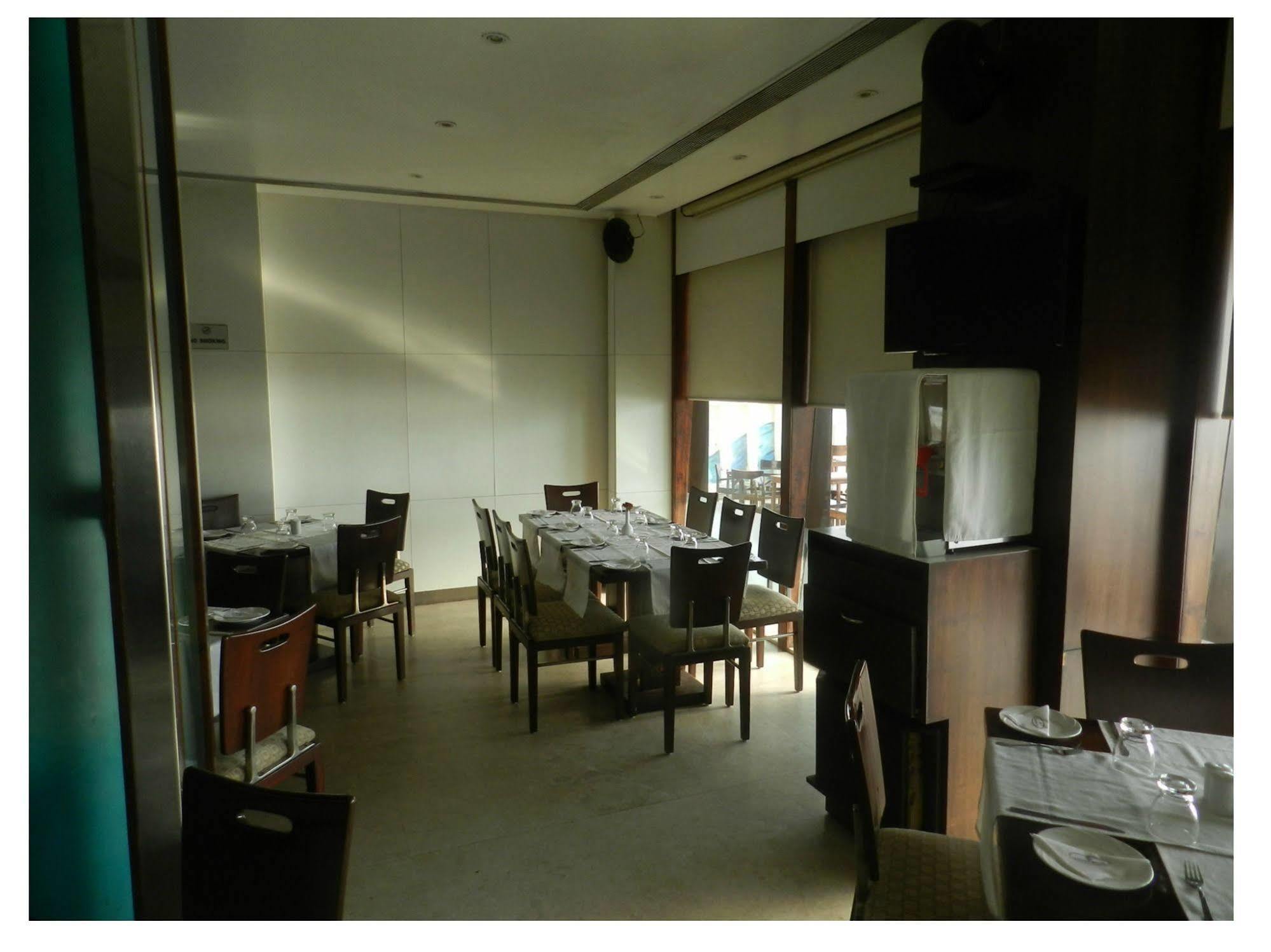 Citizen Hotel Mumbai Bagian luar foto